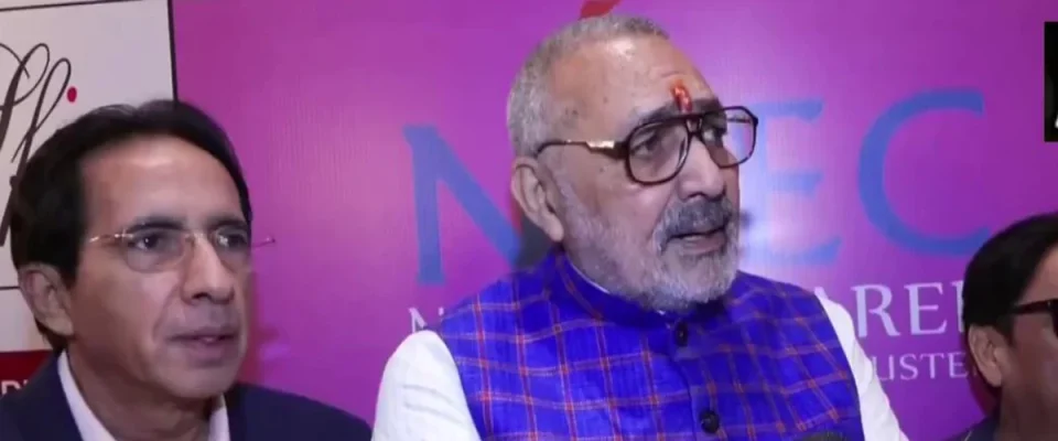 Union Textile Minister Giriraj Singh Highlights Noida as India’s Leading Textile Employment Hub