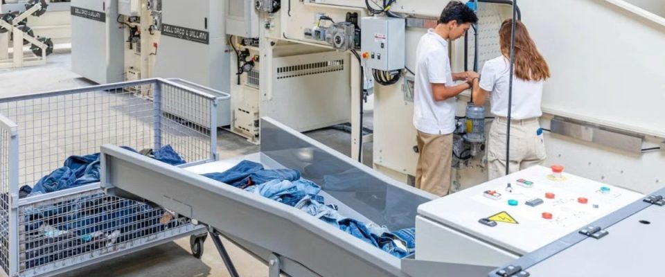 AI machine sorts clothes faster than humans to boost textile recycling in China